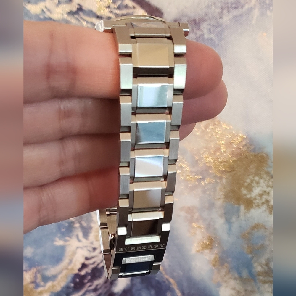Burberry Stainless Steel Watch BU9000, EUC! Beautiful. - Picture 5 of 11